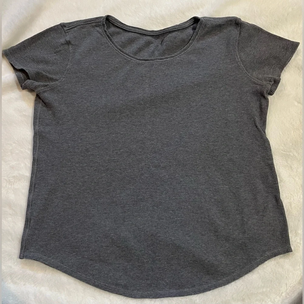 2 Lululemon women’s Love Crew III waffle Heathered Grey knit tshirts P2P 20” - Picture 3 of 9
